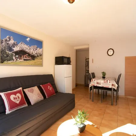 Apartment T3 Pour 4 Pers. A Lary Village, Proche Centre Et Telepherique - Fr-1-296-304